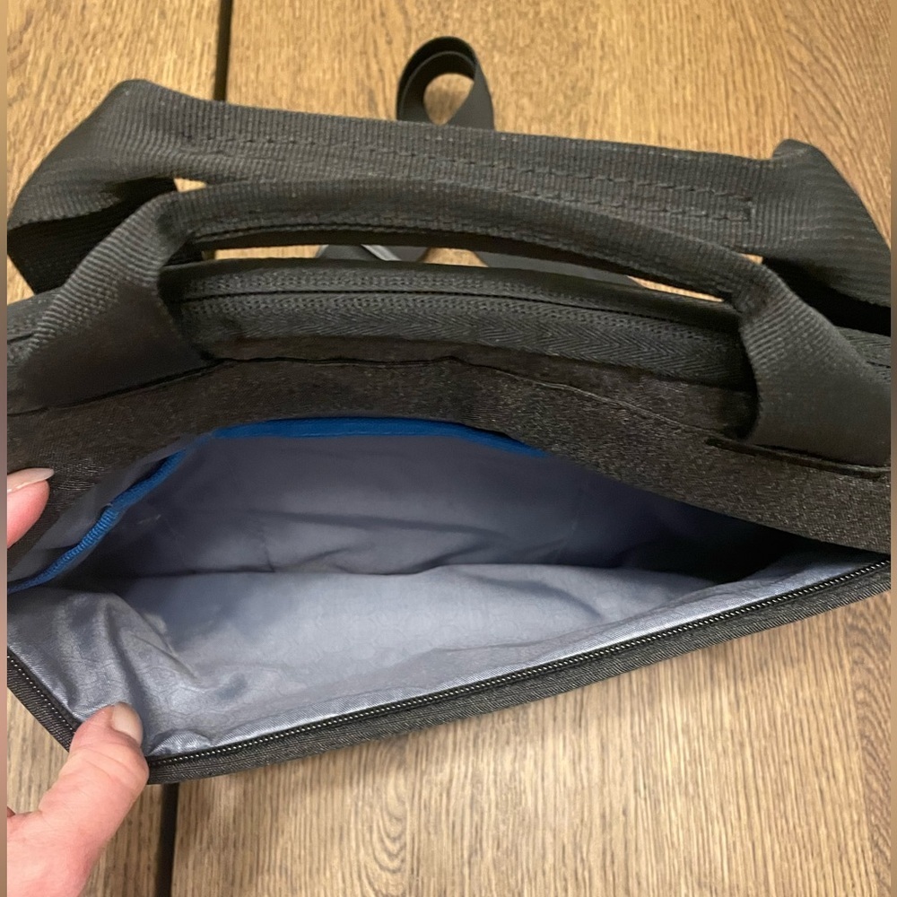 DELL Black & Dark Grey Laptop Bag. Measurements in pictures. - Picture 5 of 9